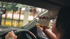 VIDEO Închisoare pentru șoferii băuți sau sub influența stupefiantelor! Câți ani riscă după gratii?